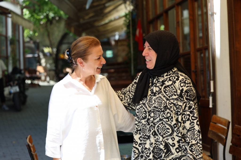 Başkan Köse, Tarihi Çarşı’da esnaf ve vatandaşlarla buluştu